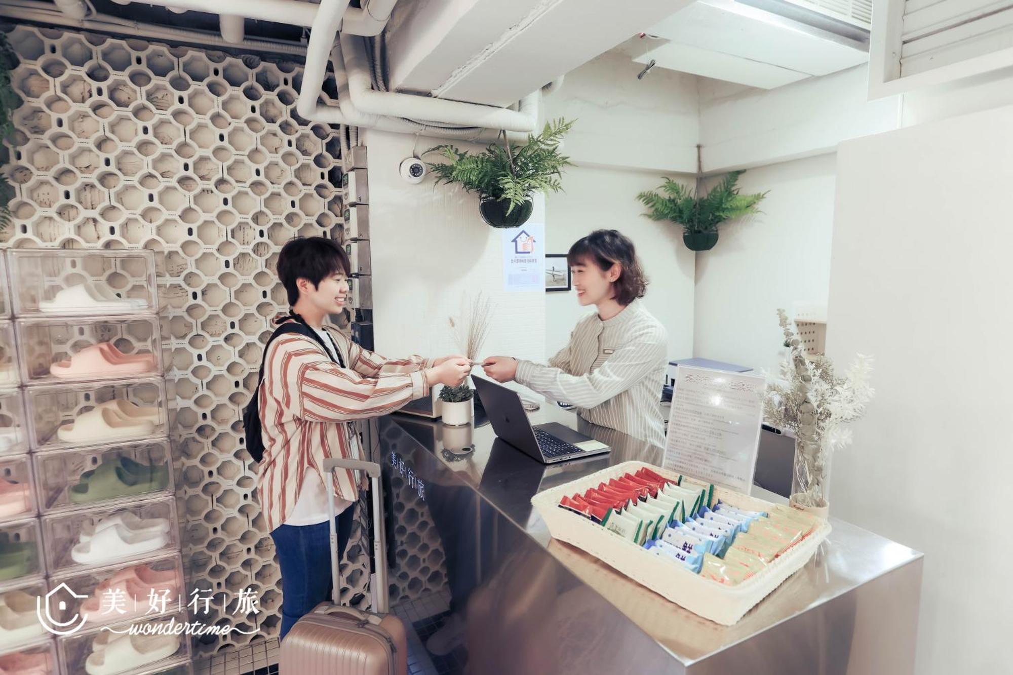 Wondertime2- Ladies' Inn 'Taipei Main Station Exterior foto